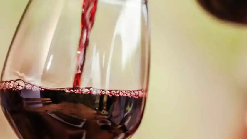 7 beneficios del vino tinto