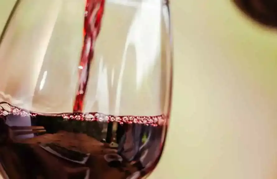 7 beneficios del vino tinto