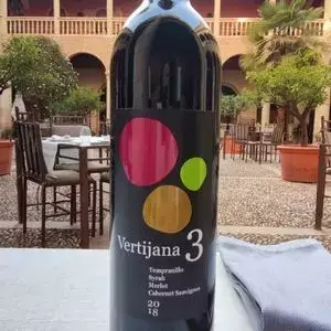 Bodegas Vertijana ofrece sus productos en el restaurante El Claustro de Granada